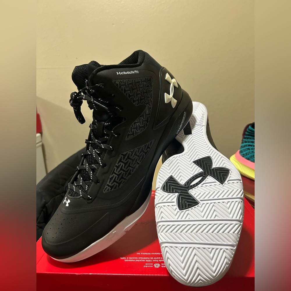 Under Armour Clutchfit Drive 2 Black/White 1258143-011 Men's Sz 15 New No Box